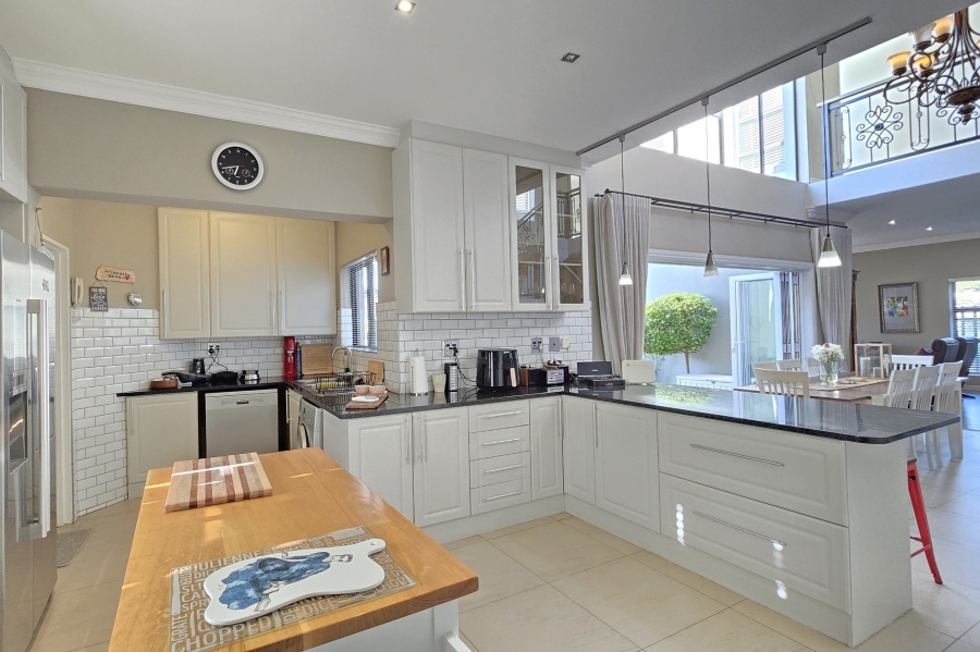 4 Bedroom Property for Sale in Graanendal Western Cape